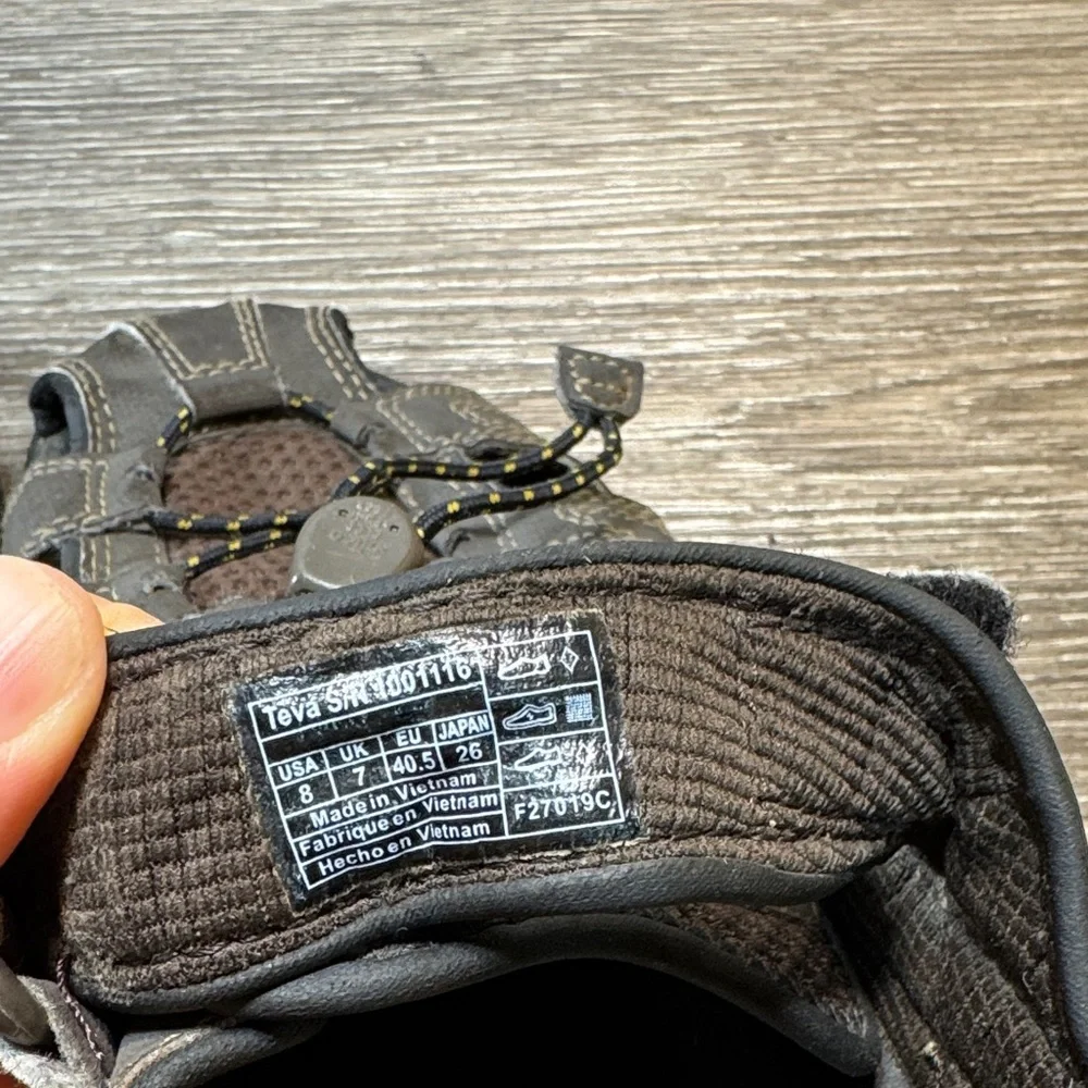 Teva men’s Sandals size 8 (s99)